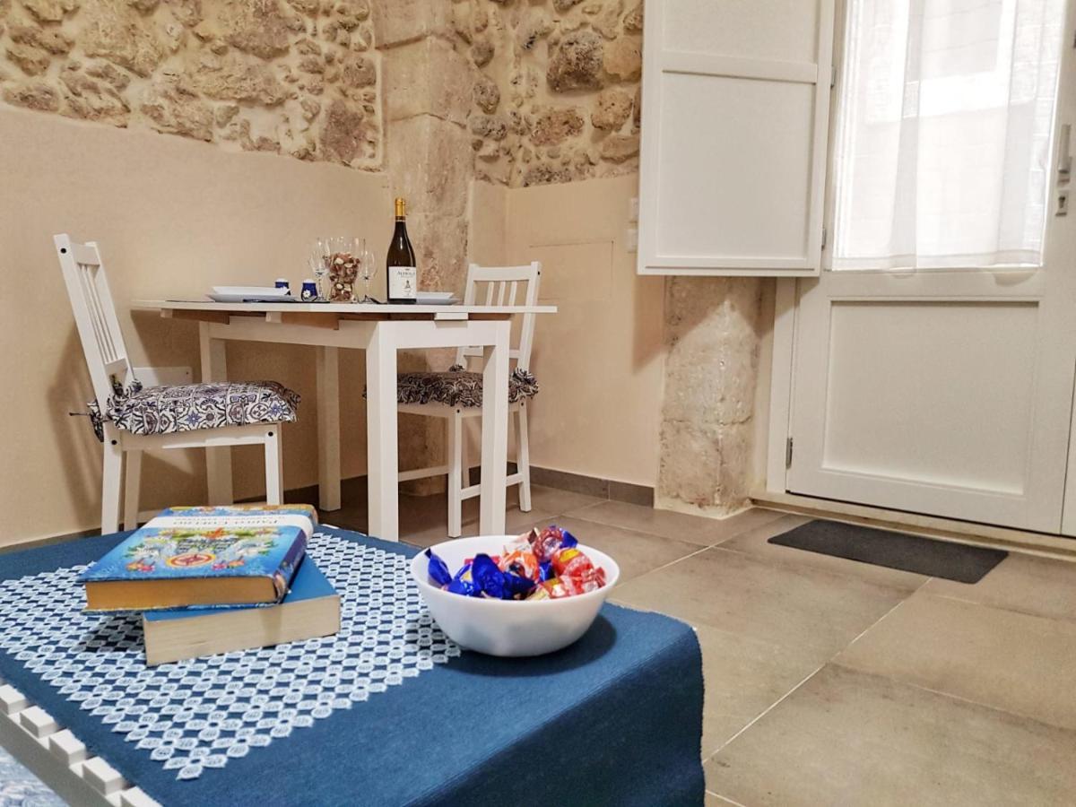 Essentia Rooms- Ortigia Holidays Syracuse ภายนอก รูปภาพ