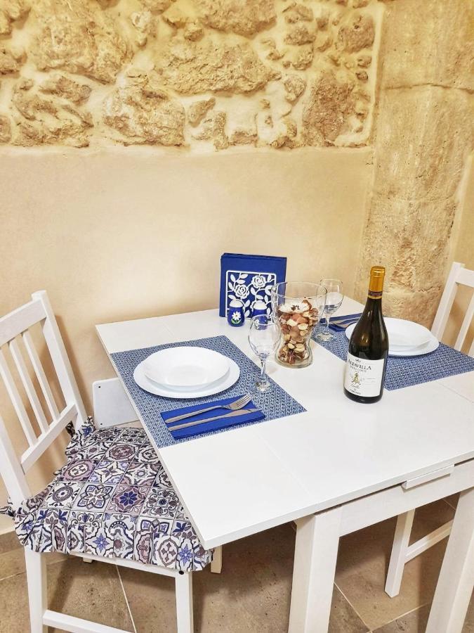 Essentia Rooms- Ortigia Holidays Syracuse ภายนอก รูปภาพ