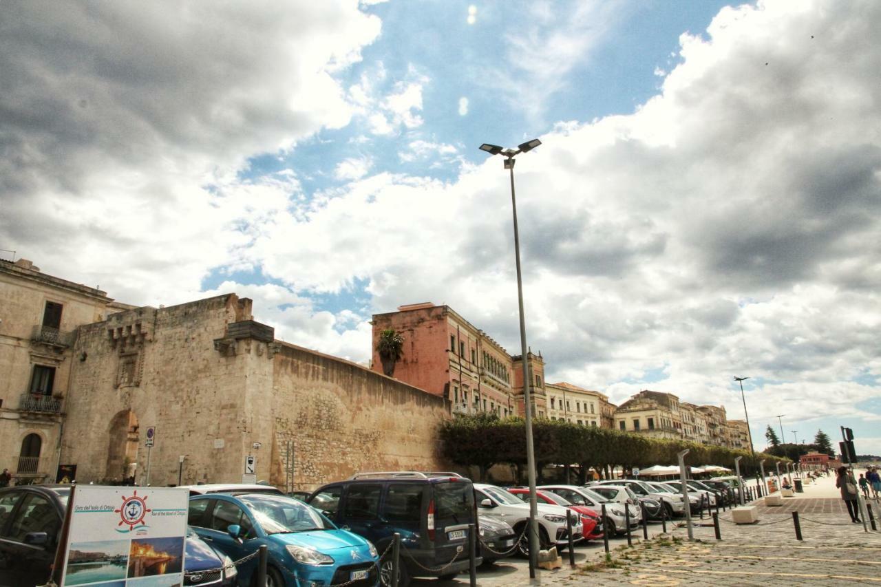 Essentia Rooms- Ortigia Holidays Syracuse ภายนอก รูปภาพ