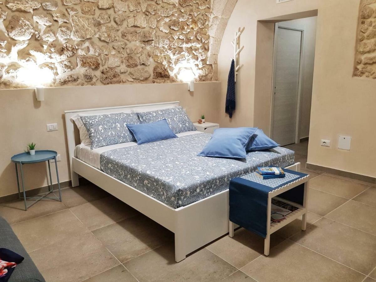 Essentia Rooms- Ortigia Holidays Syracuse ภายนอก รูปภาพ