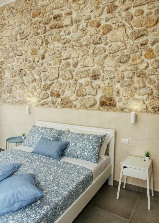 Essentia Rooms- Ortigia Holidays Syracuse ภายนอก รูปภาพ