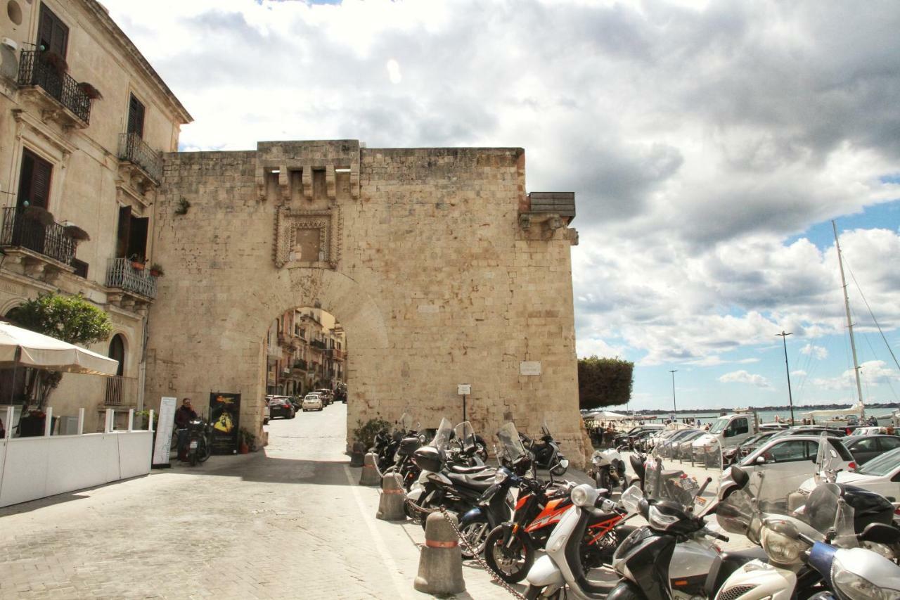 Essentia Rooms- Ortigia Holidays Syracuse ภายนอก รูปภาพ