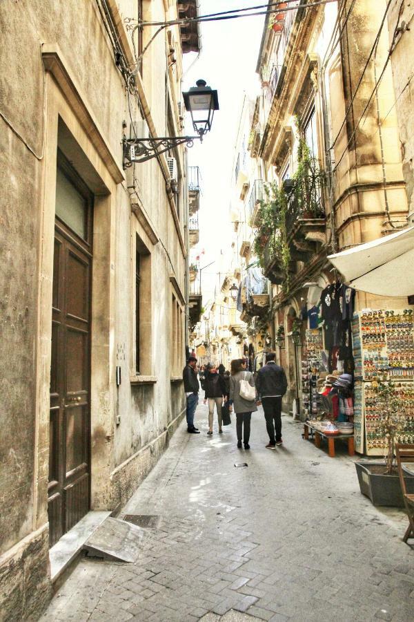 Essentia Rooms- Ortigia Holidays Syracuse ภายนอก รูปภาพ