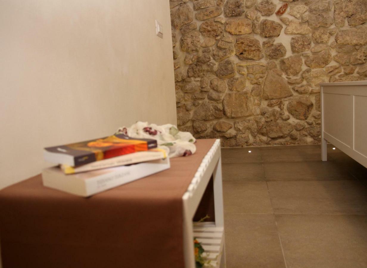 Essentia Rooms- Ortigia Holidays Syracuse ภายนอก รูปภาพ