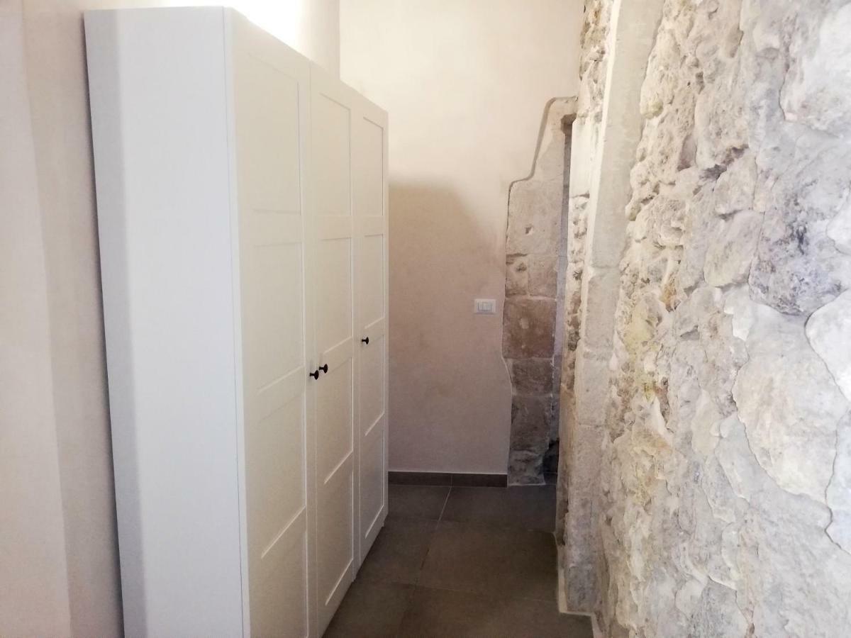 Essentia Rooms- Ortigia Holidays Syracuse ภายนอก รูปภาพ