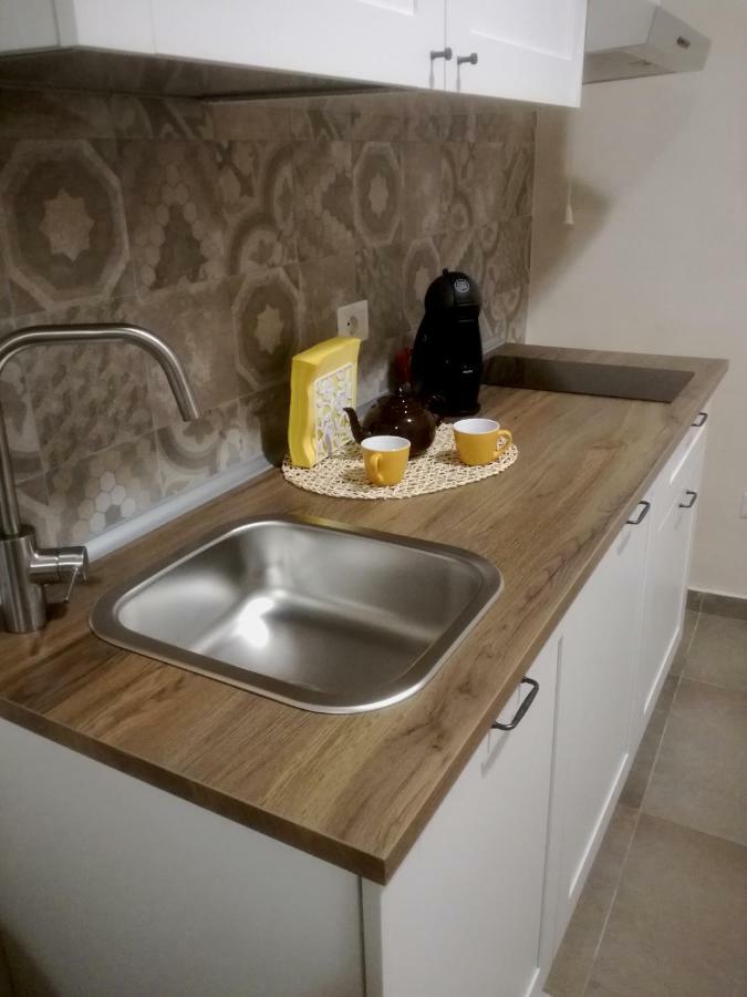 Essentia Rooms- Ortigia Holidays Syracuse ภายนอก รูปภาพ