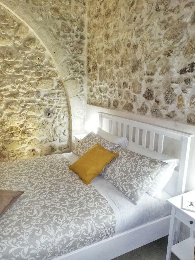Essentia Rooms- Ortigia Holidays Syracuse ภายนอก รูปภาพ