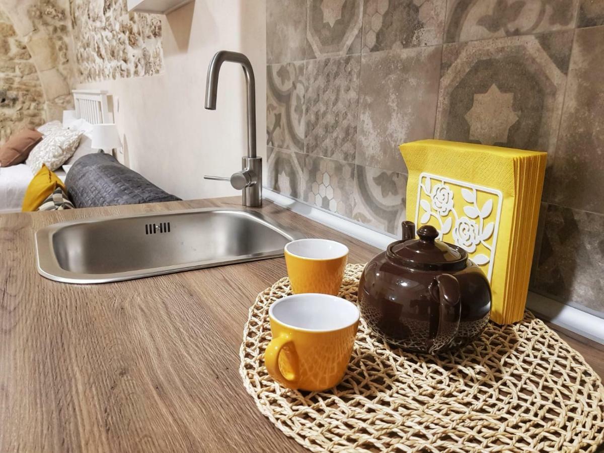 Essentia Rooms- Ortigia Holidays Syracuse ภายนอก รูปภาพ