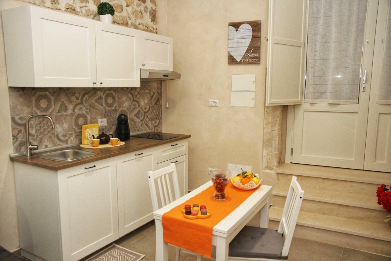Essentia Rooms- Ortigia Holidays Syracuse ภายนอก รูปภาพ