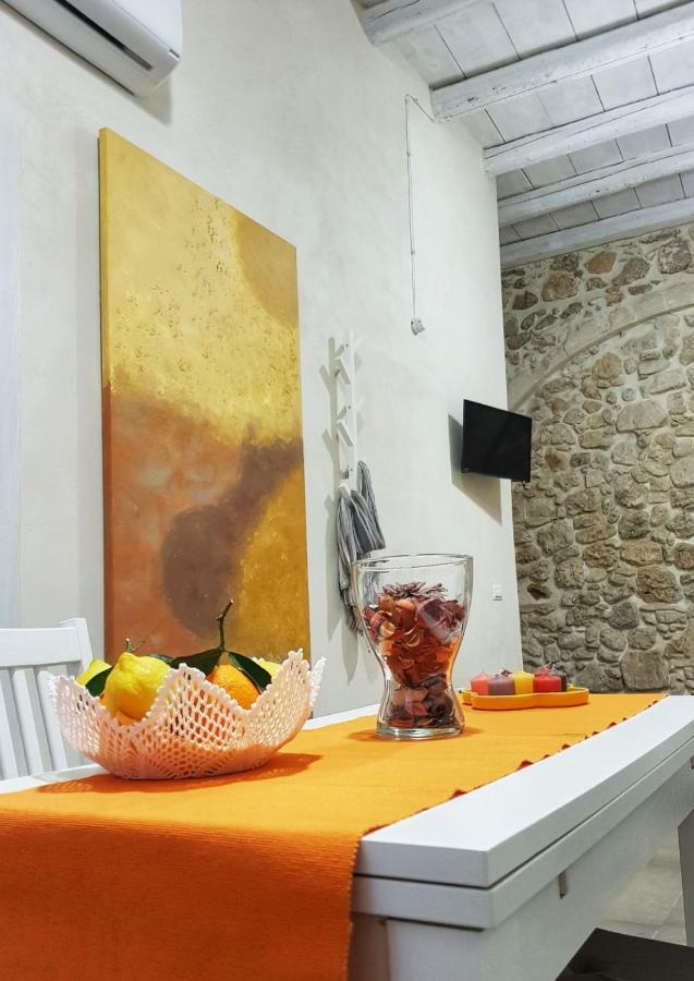 Essentia Rooms- Ortigia Holidays Syracuse ภายนอก รูปภาพ