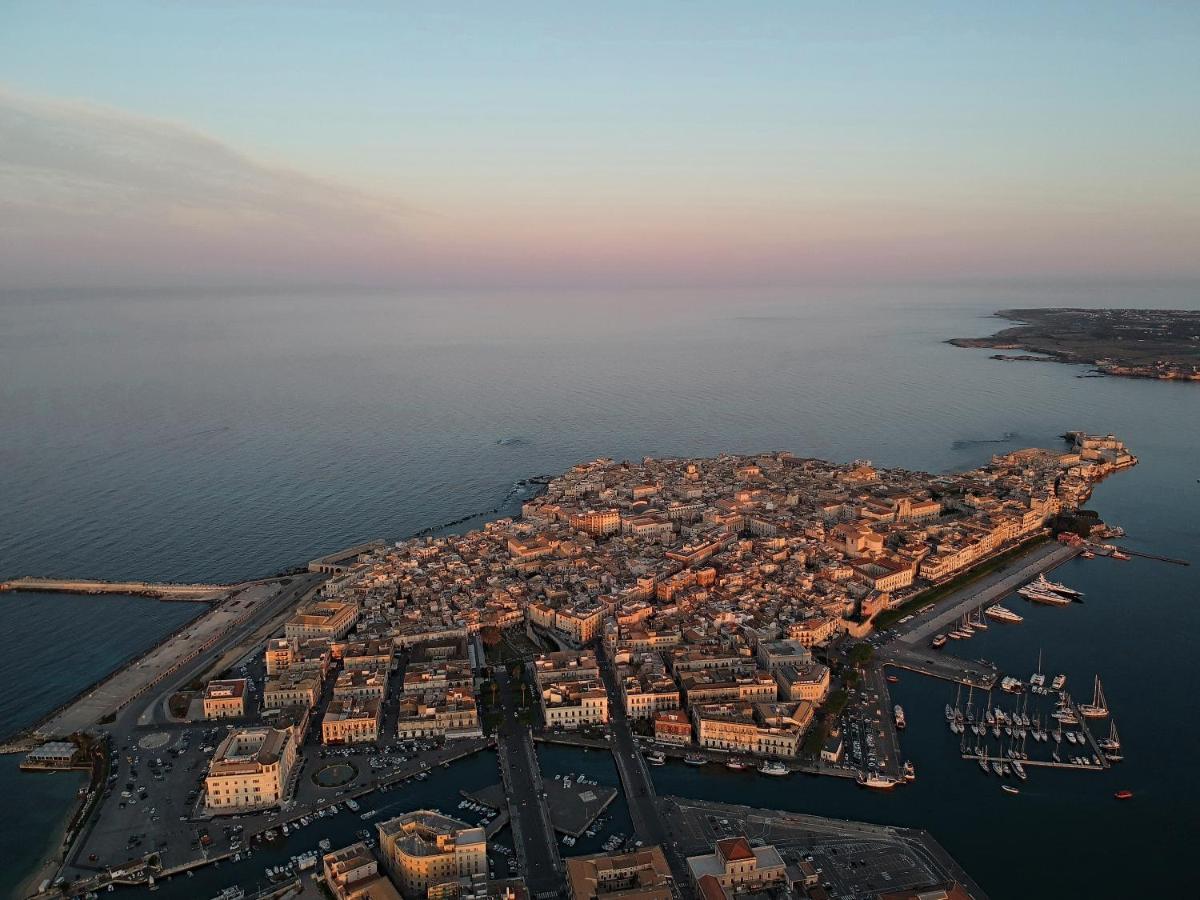 Essentia Rooms- Ortigia Holidays Syracuse ภายนอก รูปภาพ